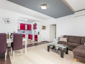 24017611-Ferienwohnung-8-Medulin-300x225-3