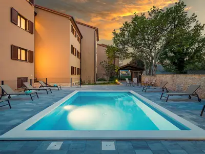 PoolOfHouse