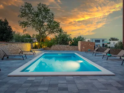 PoolOfHouse