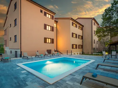 PoolOfHouse