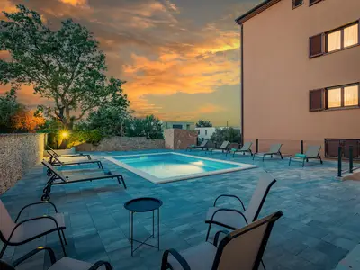 PoolOfHouse