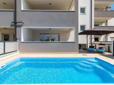 PoolOfHouse