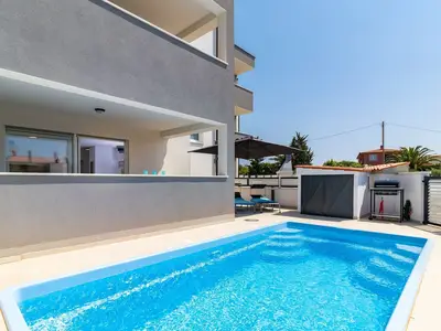 PoolOfHouse