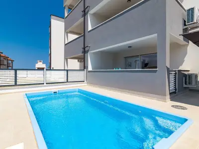 PoolOfHouse