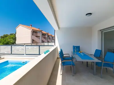 PoolOfHouse