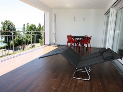 Geräumiger Balkon mit Blick zum Bodensee