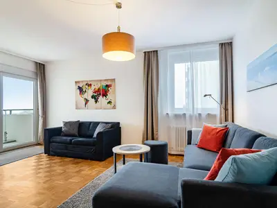 Wohnzimmer mit Südbalkon