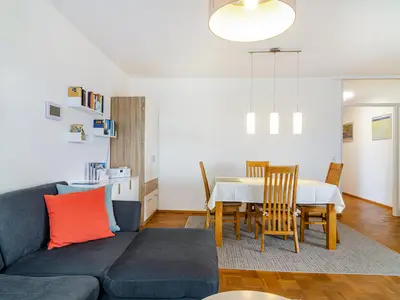 Wohnzimmer mit Essbereich