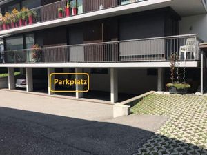 Gedeckter Parkplatz