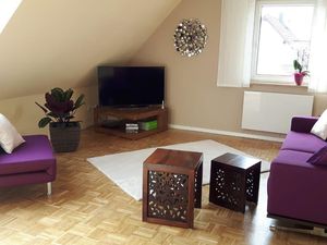 Wohnzimmer: Sofa, umbaubar zu Doppelbett/2 Einzelbetten, Flachbild-Fernseher, DVD-Player, DVB-T