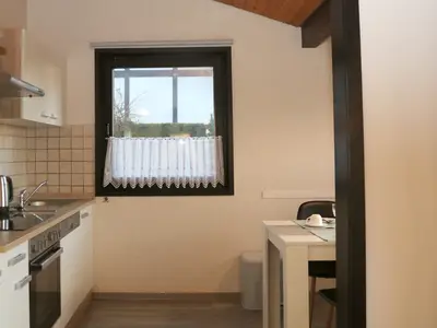 Küchenzeile und Essbereich - Ferienhaus Henneseeblick