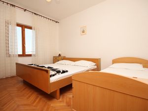 23929353-Ferienwohnung-5-Metajna-300x225-3