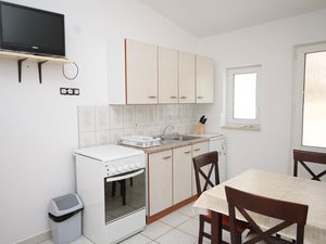 23929155-Ferienwohnung-4-Metajna-300x225-4