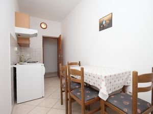 23929321-Ferienwohnung-5-Metajna-300x225-4