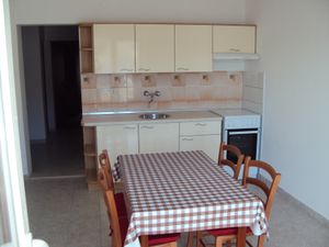 23931502-Ferienwohnung-4-Metajna-300x225-2