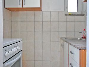 19128516-Ferienwohnung-5-Metajna-300x225-4