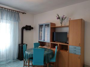 23956441-Ferienwohnung-4-Metajna-300x225-4