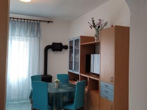 23956441-Ferienwohnung-4-Metajna-300x225-5