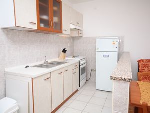 23929157-Ferienwohnung-4-Metajna-300x225-3