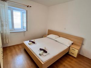 23929290-Ferienwohnung-4-Metajna-300x225-3