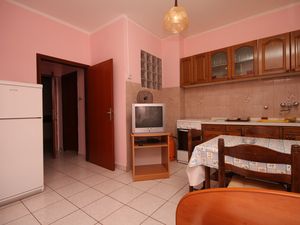 23929352-Ferienwohnung-4-Metajna-300x225-4