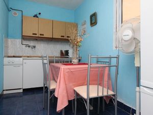 23929256-Ferienwohnung-4-Metajna-300x225-2