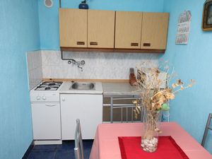 23929256-Ferienwohnung-4-Metajna-300x225-3