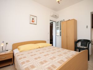 23929322-Ferienwohnung-5-Metajna-300x225-2