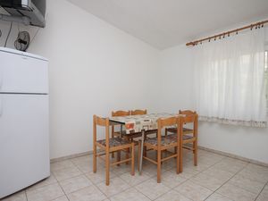 23929179-Ferienwohnung-4-Metajna-300x225-1