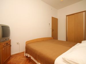 18923071-Ferienwohnung-2-Metajna-300x225-5