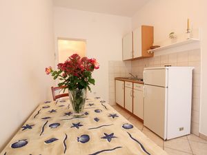 23929320-Ferienwohnung-2-Metajna-300x225-2