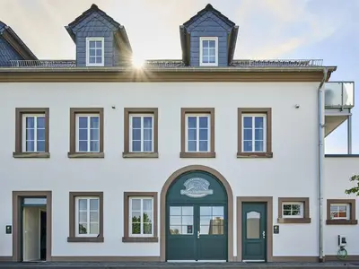 Unsere 5. Ferienwohnungen befinden sich in eine Prächtige Gebäude zusätzlich zu