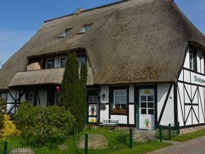 22366617-Ferienwohnung-4-Middelhagen-300x225-2