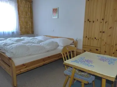 Schlafzimmer 1