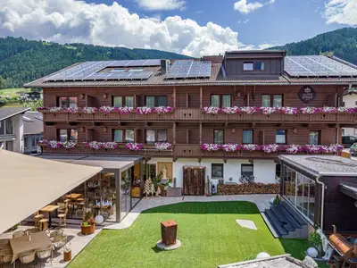 20250703 Hotel Alpenstolz Sommer Exterior Segel 5