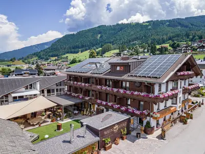 20250703 Hotel Alpenstolz Sommer Exterior Segel 1