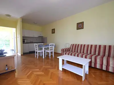 Ferienwohnung für 5 Personen (75 m²) in Milčetići 7/10