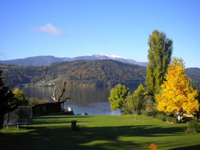 Blick zum Strand und Berge