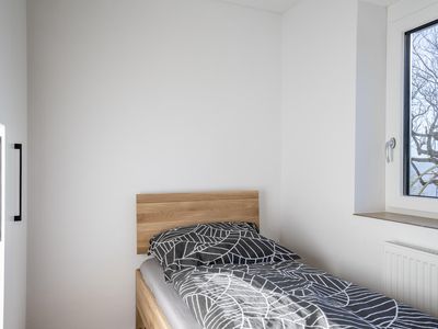 Schlafzimmer mit Einzelbett FEWO6
