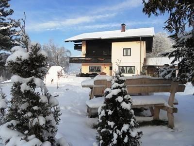 Direkte Umgebung des Objekts. Wunderschöner Winterausblick