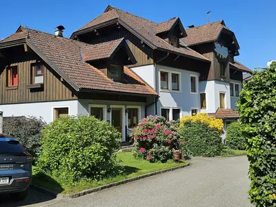 Blütenpracht vorm Fischerhaus