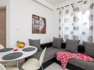 Ferienwohnung für 3 Personen in Milna 10/10