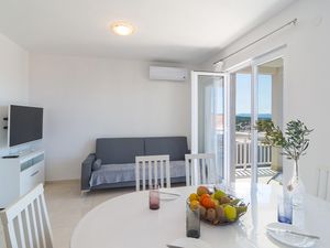 23762679-Ferienwohnung-7-Milna (Brač)-300x225-2