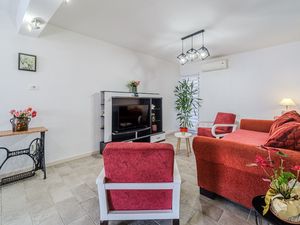 23980667-Ferienwohnung-5-Milna (Brač)-300x225-5