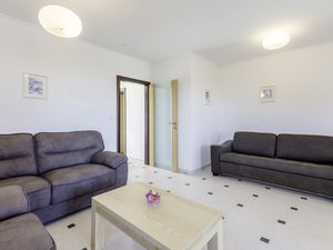 24015781-Ferienwohnung-4-Milna (Brač)-300x225-2