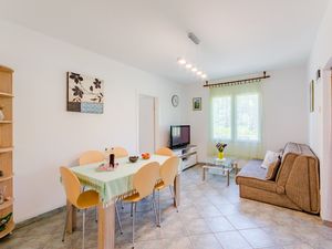 23931109-Ferienwohnung-4-Milna (Brač)-300x225-1