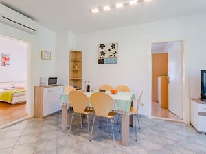 23931109-Ferienwohnung-4-Milna (Brač)-300x225-4