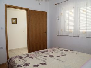 19109821-Ferienwohnung-4-Milna (Hvar)-300x225-5