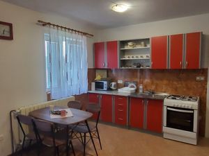 23934183-Ferienwohnung-3-Milovčići-300x225-1