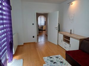 24027780-Ferienwohnung-4-Milovčići-300x225-1